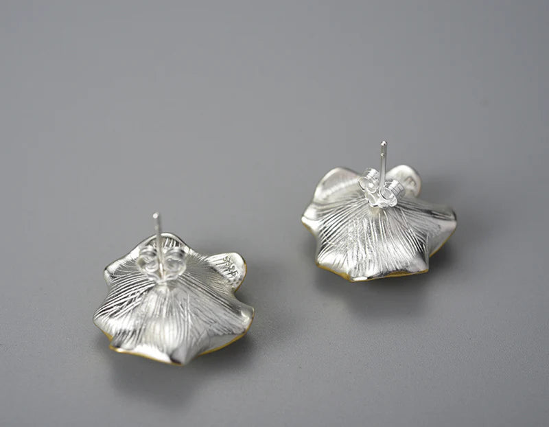 PRINCESENSE CURLED LEAF STUD EARRING