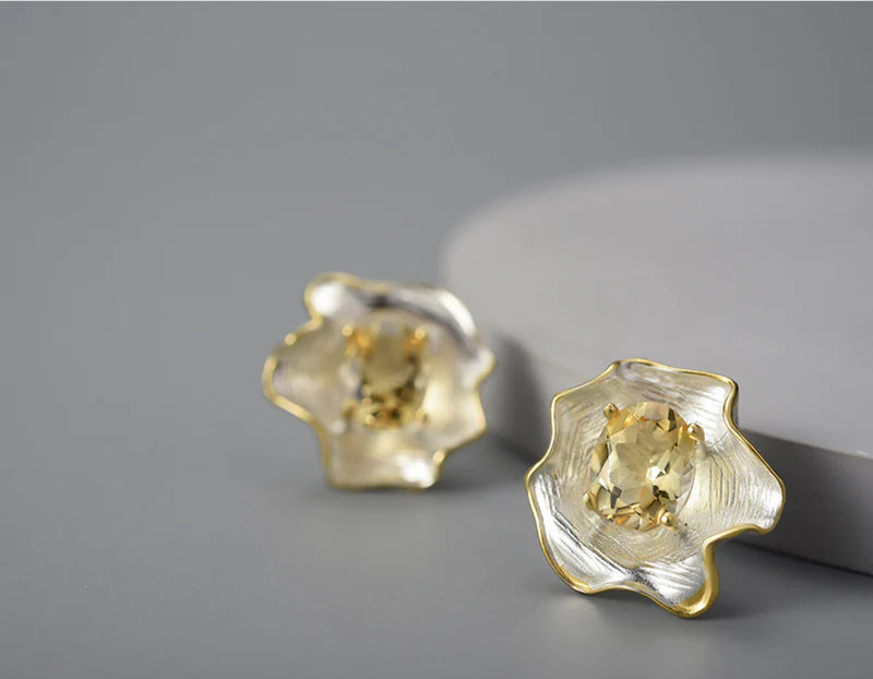 PRINCESENSE CURLED LEAF STUD EARRING