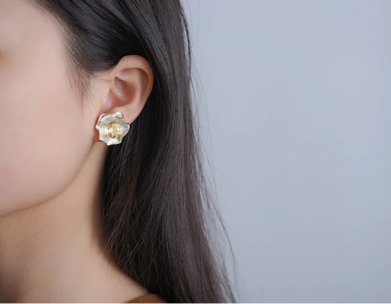 PRINCESENSE CURLED LEAF STUD EARRING