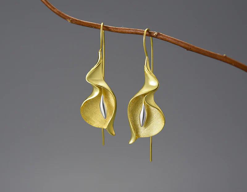 PRINCESENSE CALLA LILY FLOWER DANGLE EARRINGS