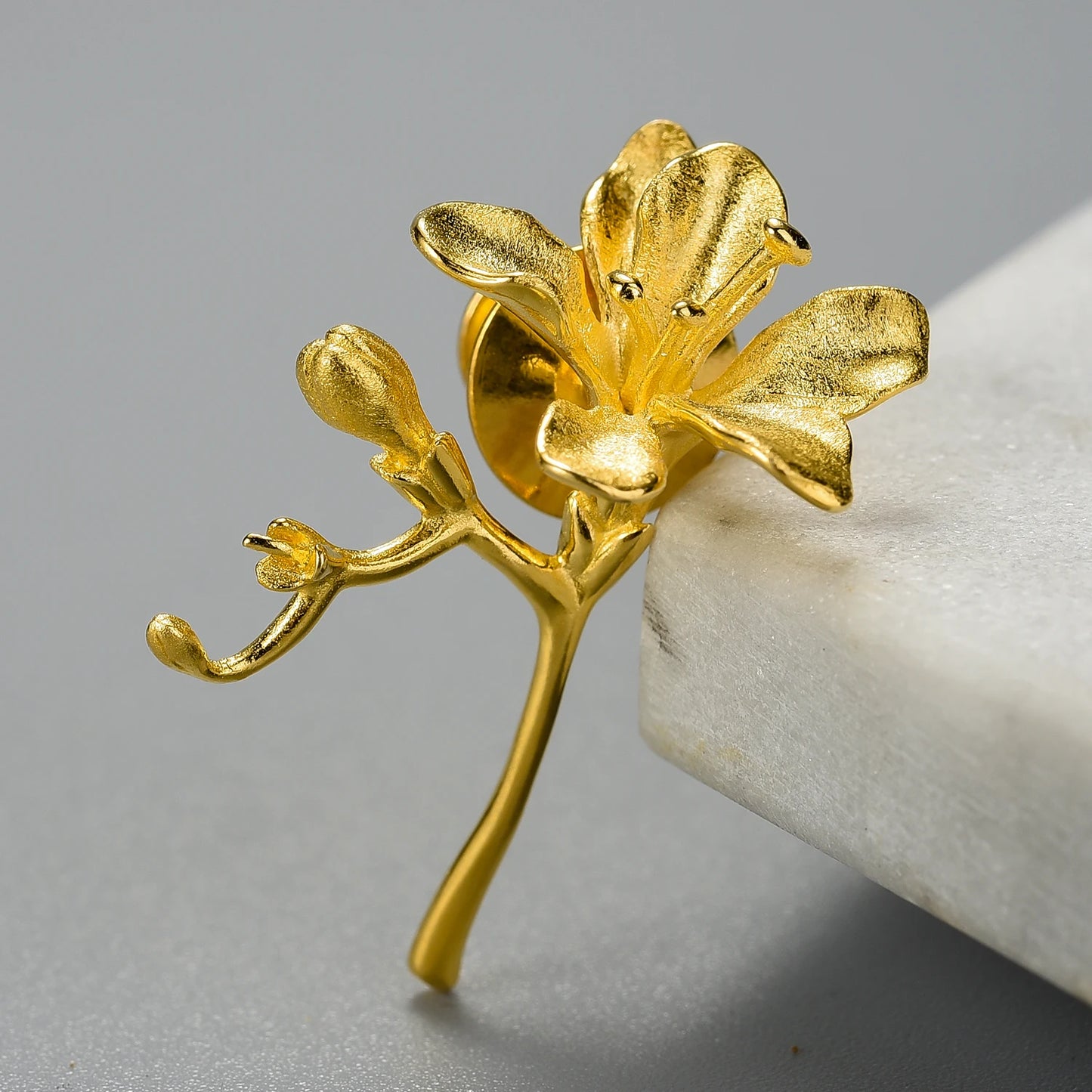 PRINCESENSE FREESIA FLOWER BROOCH