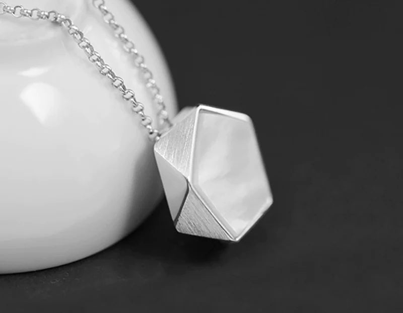 PRINCESENSE PENTAGON GEOMETRIC PENDANT