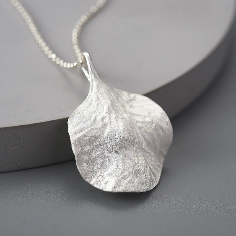 PRINCESENSE LEAF NECKLACE