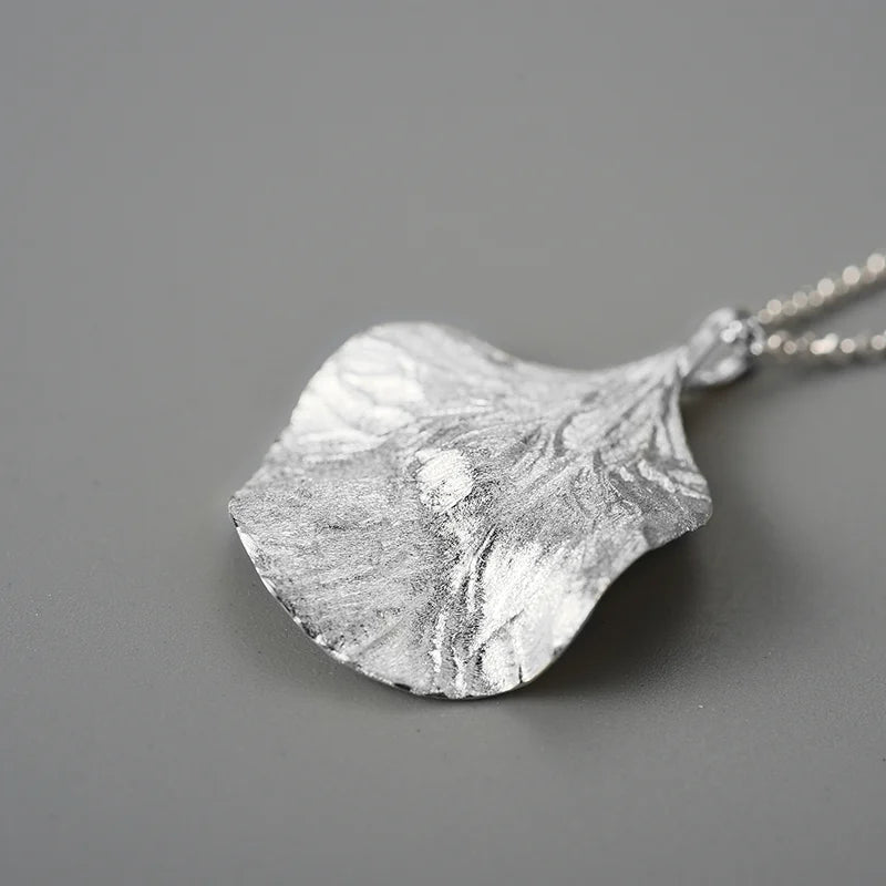 PRINCESENSE LEAF NECKLACE